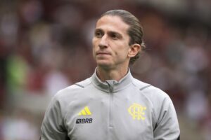 Filipe Luís dá resposta sobre substituir Tite no Flamengo