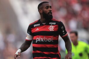 Flamengo usa voo fretado para contar com Gerson e Fabrício Bruno