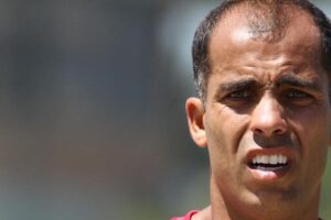 Luiz Gustavo, aprovado por Felipe, é 'descartado' no Vasco