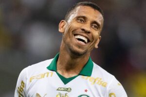 Marcos Rocha vai renovar até julho de 2025 no Palmeiras