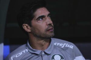 Palmeiras de Abel recebe notícia urgente sobre Bernard e jogador se lesiona 