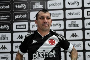 R$ 600 mil: Contratação de peso pede ao Vasco o mesmo salário que Gary Medel tinha 