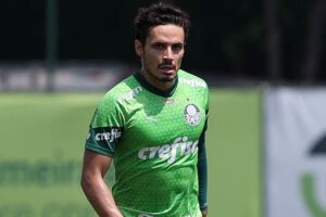 Raphael Veiga faz cobrança a Gabriel Jesus e torcida do Palmeiras supõe retorno do atacante