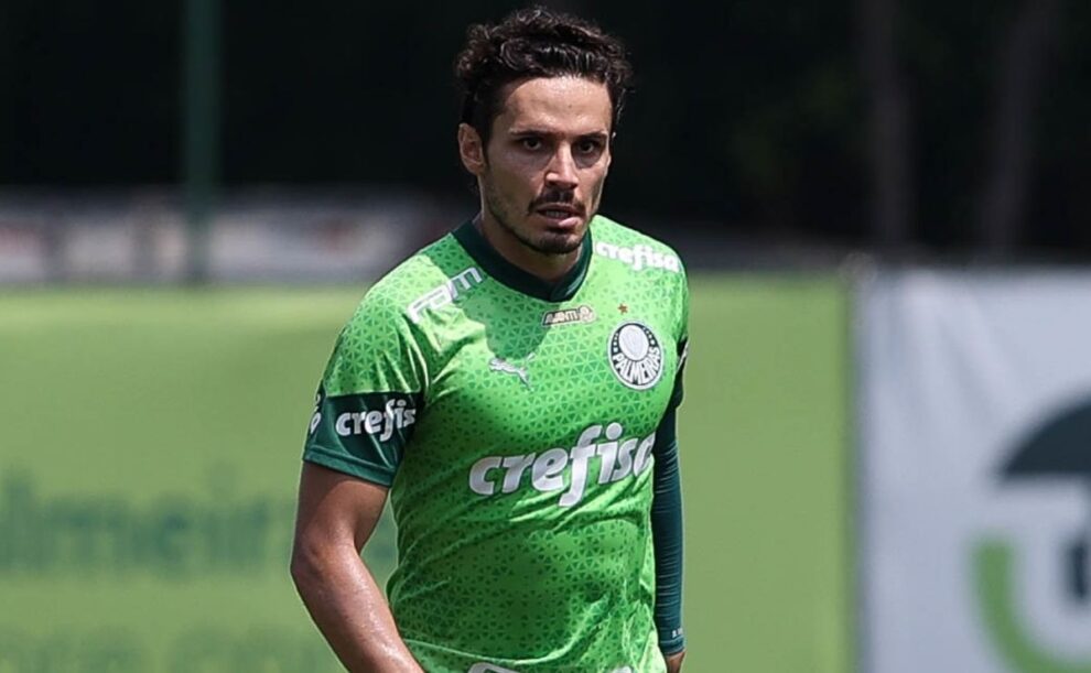 Raphael Veiga faz cobrança a Gabriel Jesus e torcida do Palmeiras supõe retorno do atacante