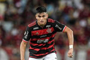 Carlos Alcaraz marca pelo Flamengo e agradece Gerson