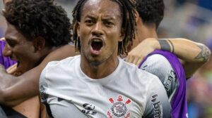 Memphis Depay e Carrillo titulares