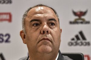 Torcida do Flamengo critica Marcos Braz por declaração sobre Gabigol: "Fora os dois"