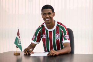 André Luiz retorna ao Fluminense com contrato até 2028