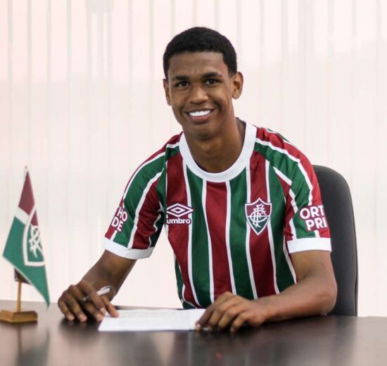 André Luiz retorna ao Fluminense com contrato até 2028